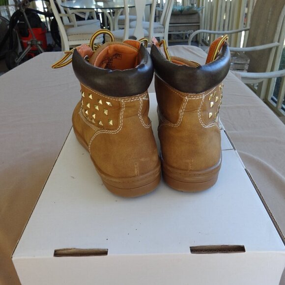 Pastry Love women's size 8 combat boot lace up light brown faux suede gold studs - Picture 10 of 16